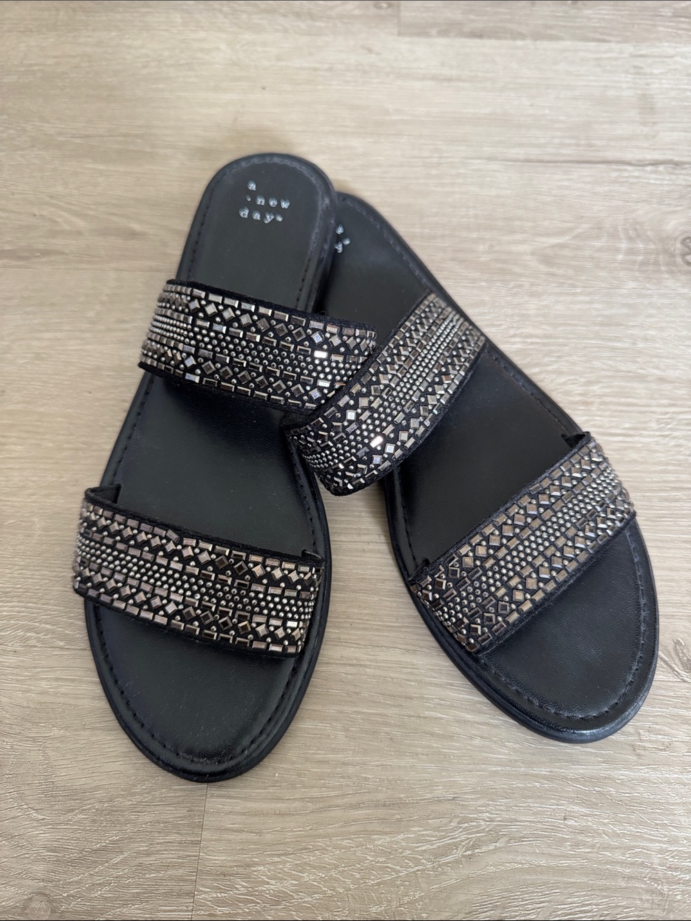 Embellished Flat Sandals 🩴✨
